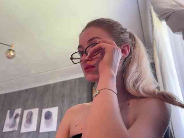 Lilith_Treasure webcam