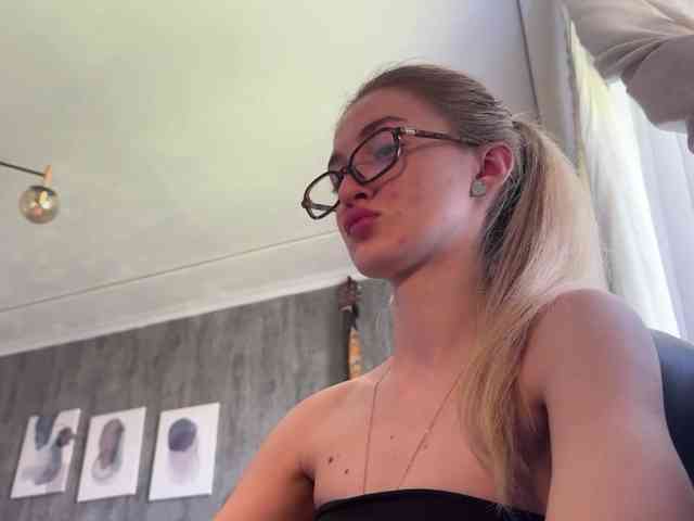 Lilith_Treasure webcam