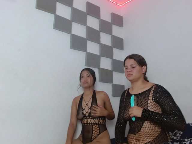 andrea-hot live cam and statistics on UnifiedCams
