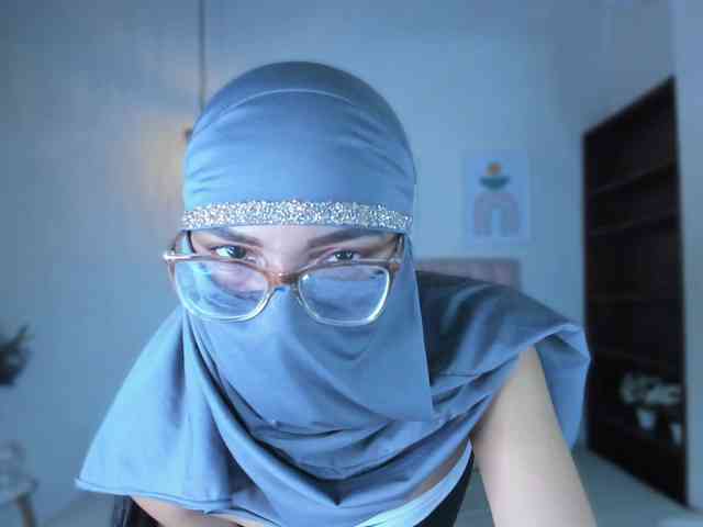 zayna-lux Live Webcam on BongaCams