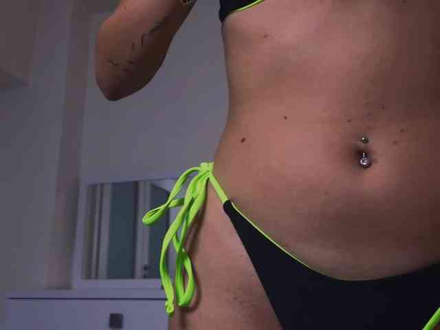 SelleneNoir webcam