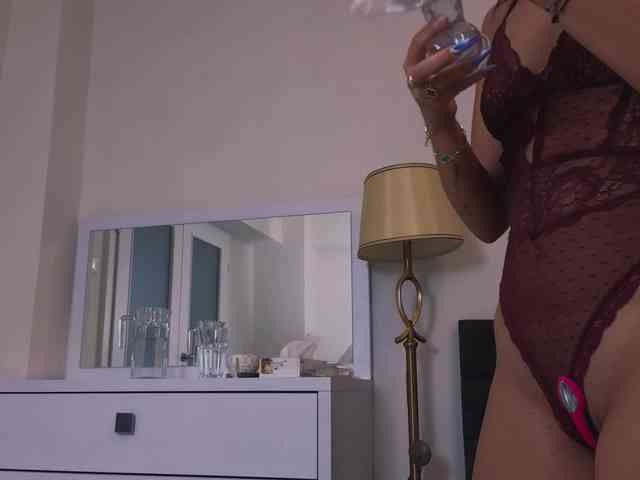 SelleneNoir webcam