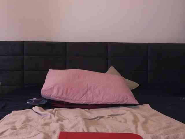 SelleneNoir webcam