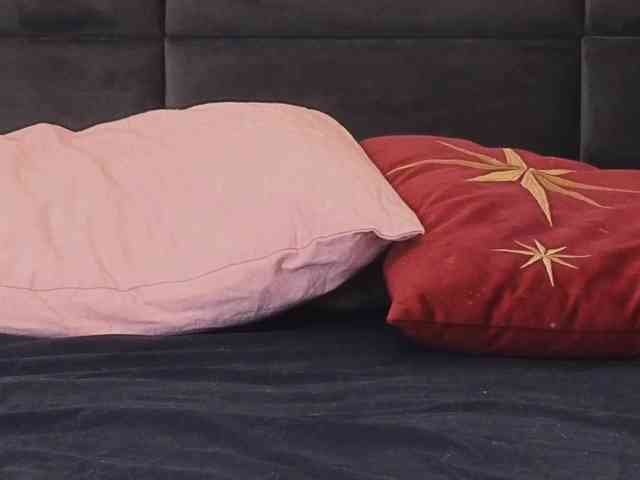 SelleneNoir webcam