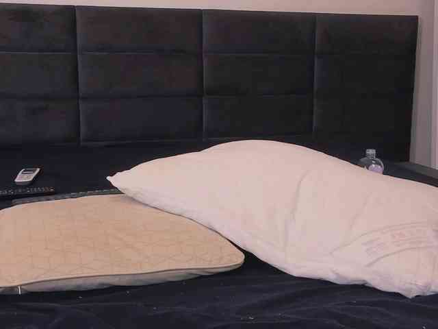 SelleneNoir webcam