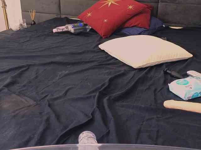 SelleneNoir webcam