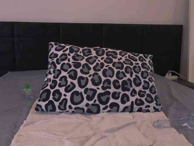 SelleneNoir webcam