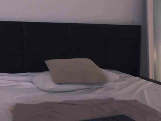 SelleneNoir webcam