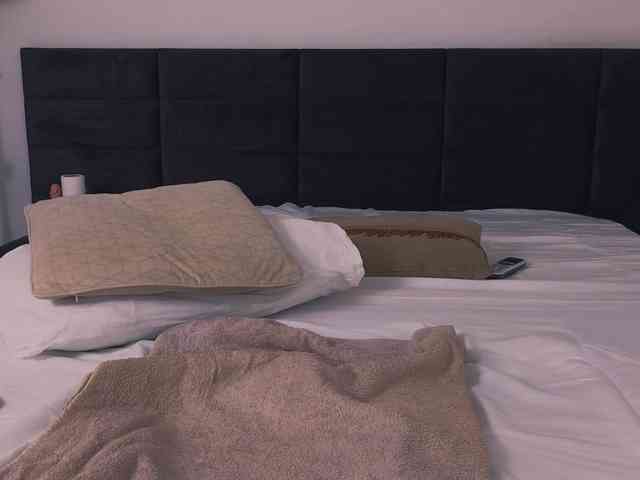 SelleneNoir webcam