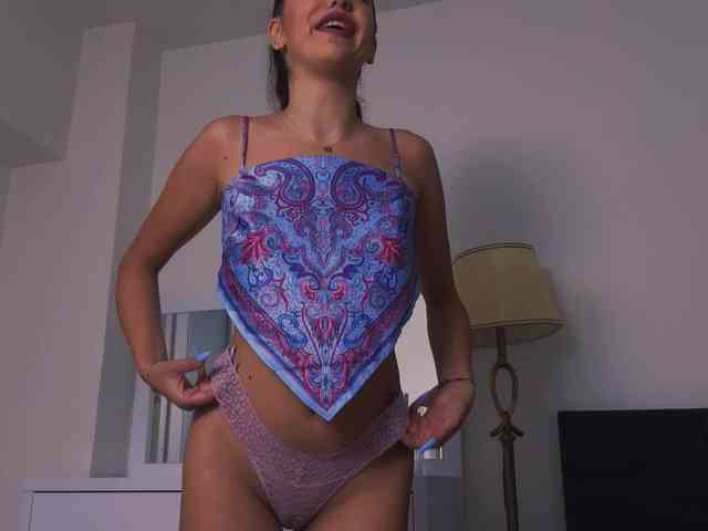 SelleneNoir webcam