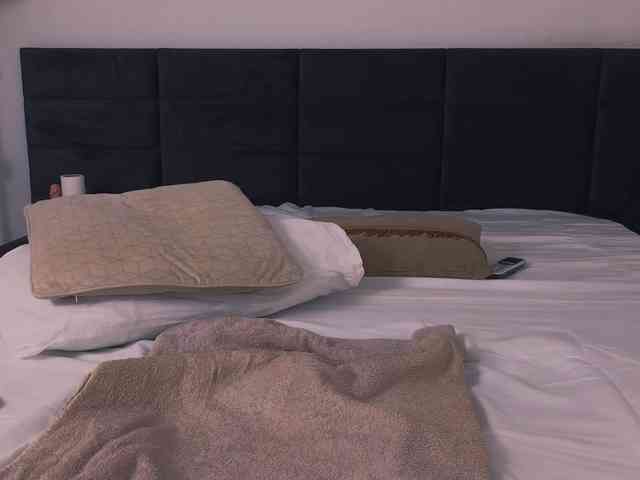 SelleneNoir webcam