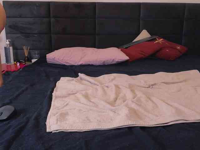 SelleneNoir webcam