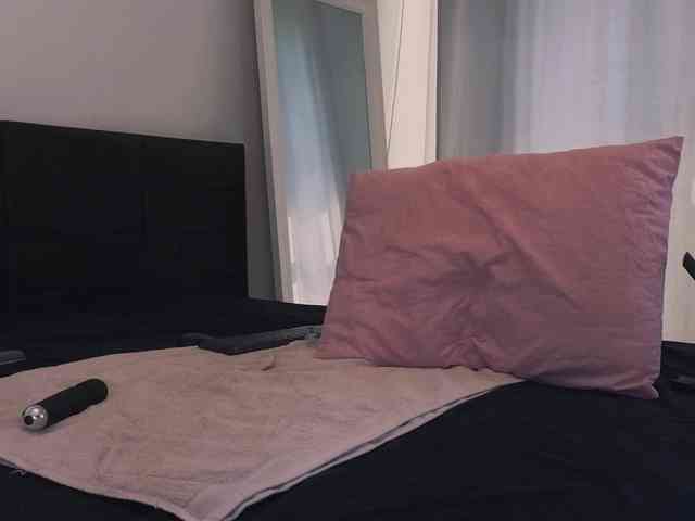 SelleneNoir webcam