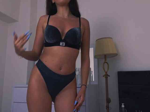 SelleneNoir webcam
