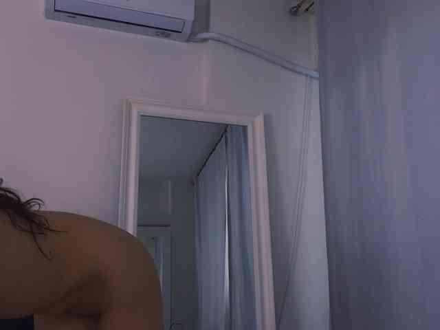SelleneNoir webcam