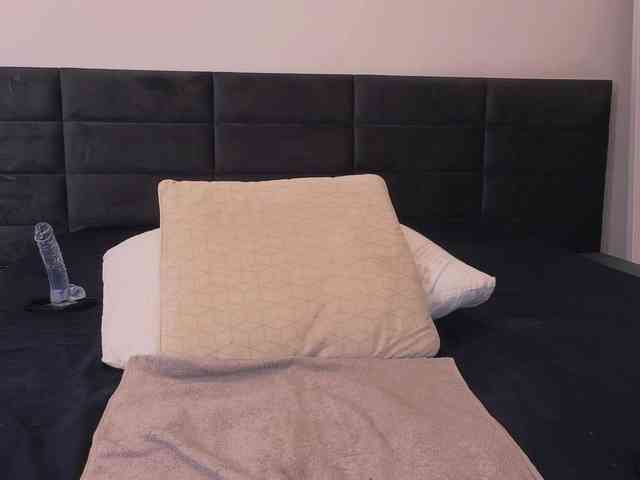 SelleneNoir webcam