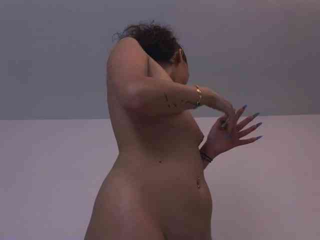SelleneNoir webcam