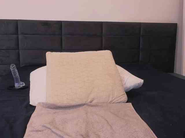 SelleneNoir webcam