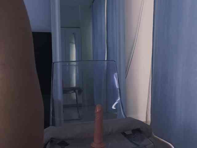 SelleneNoir webcam