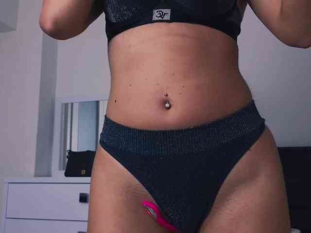 SelleneNoir webcam
