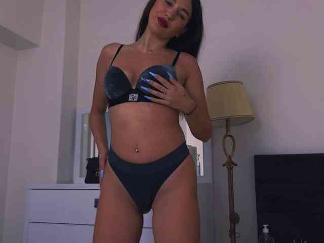 SelleneNoir webcam