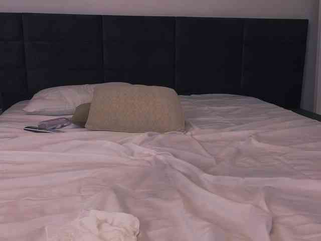 SelleneNoir webcam