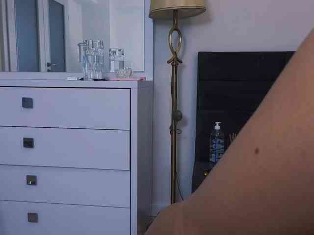 SelleneNoir webcam