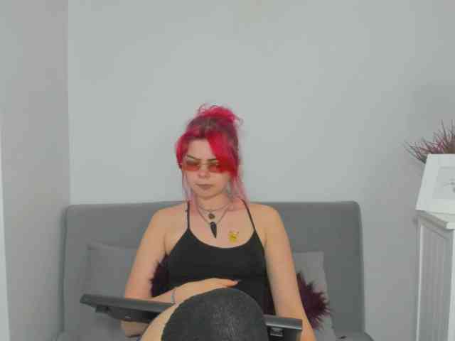 ZoeCharming webcam