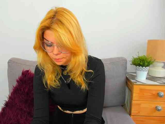 ZoeCharming webcam