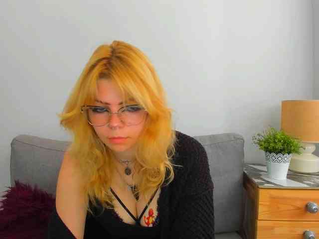 ZoeCharming webcam