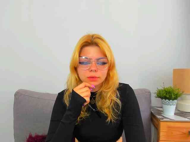 ZoeCharming webcam