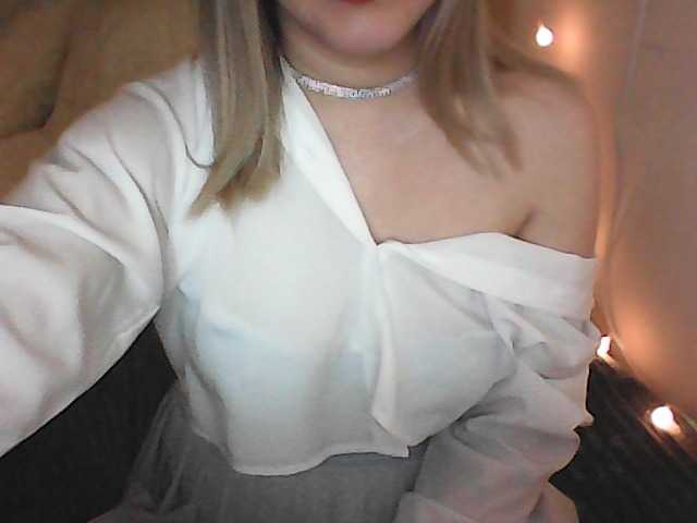-Sweet-smile-'s BongaCams show and profile