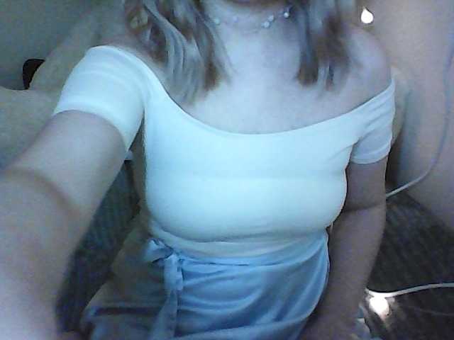 -Sweet-smile-'s BongaCams show and profile