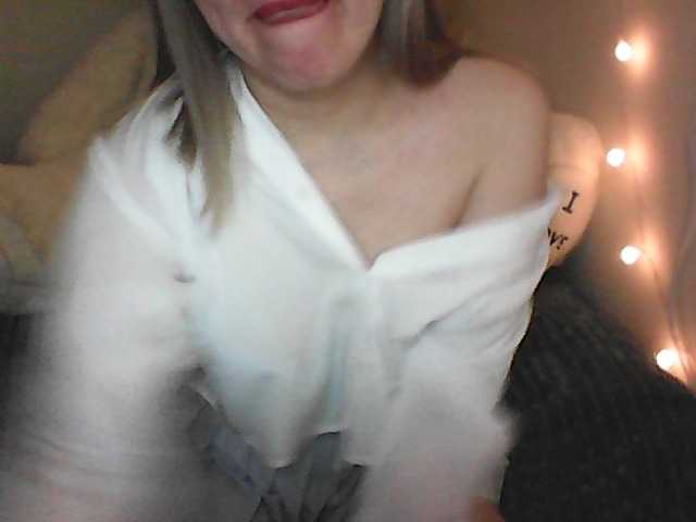 -Sweet-smile-'s BongaCams show and profile