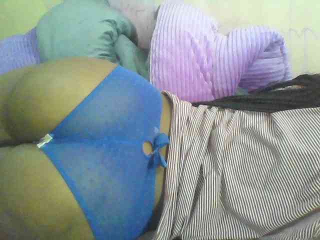 sexy-curvy webcam