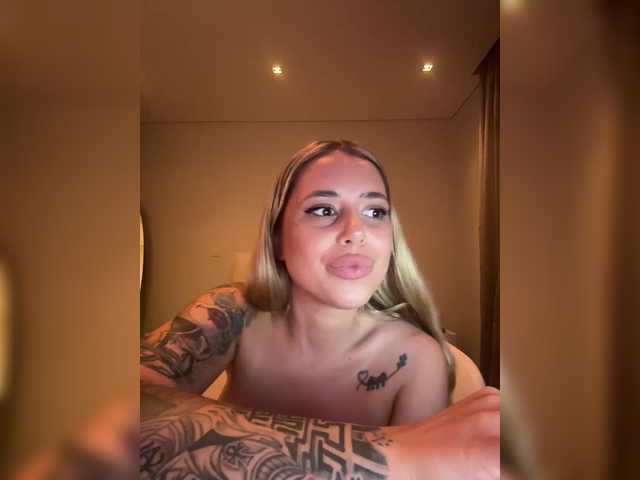 Sex chat gratuit in direct cu Rosalliaa pe BongaCams