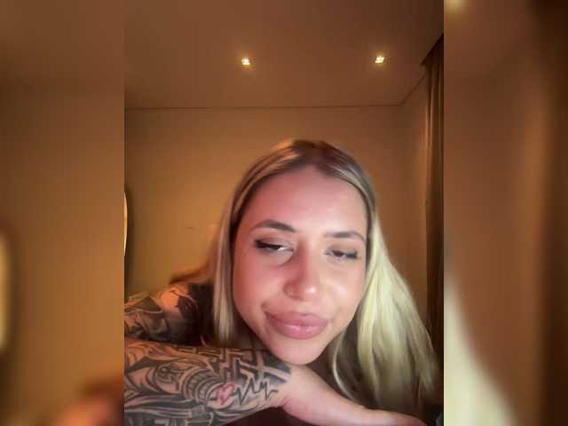 Sex chat gratuit in direct cu Rosalliaa pe BongaCams