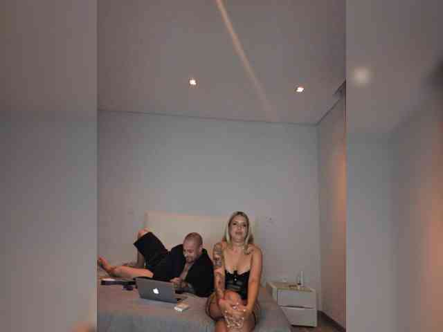 nude webcam chatroom Rosalliaa