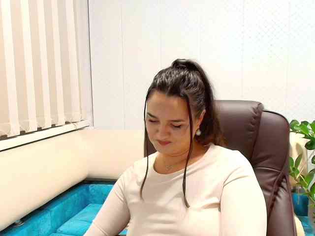 LinaCrave webcam