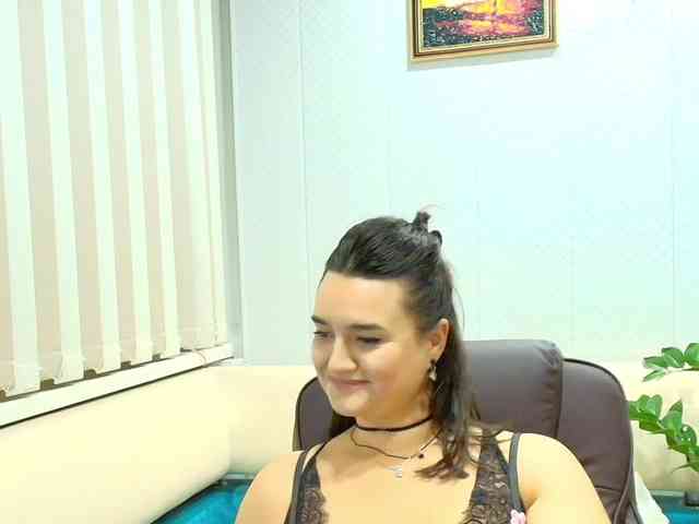 LinaCrave webcam