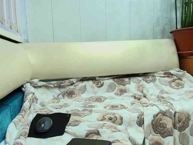 WickedButShy's webcam live show
