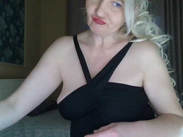 Mellica's BongaCams show and profile