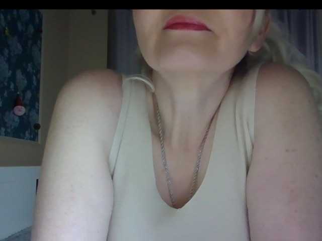 Mellica's BongaCams show and profile