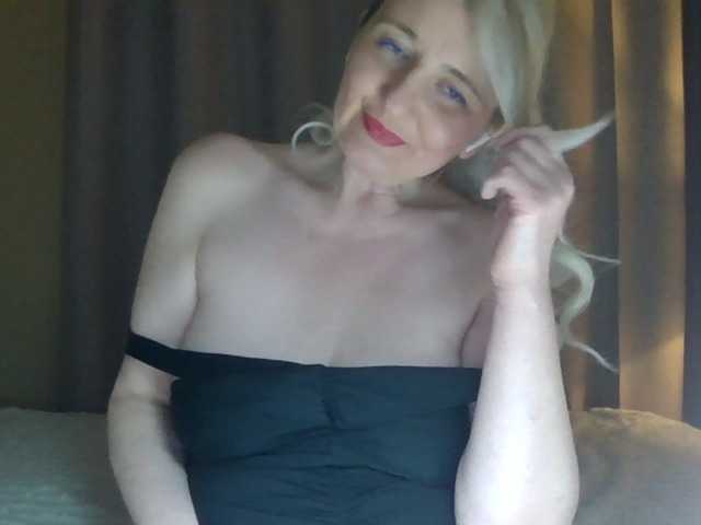 Mellica's BongaCams show and profile