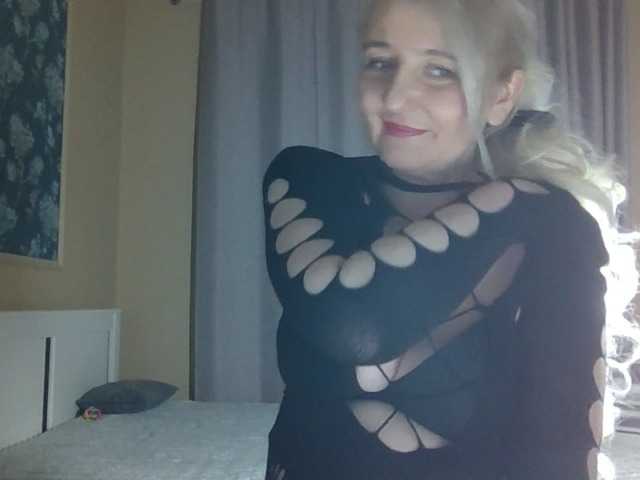 Mellica's BongaCams show and profile