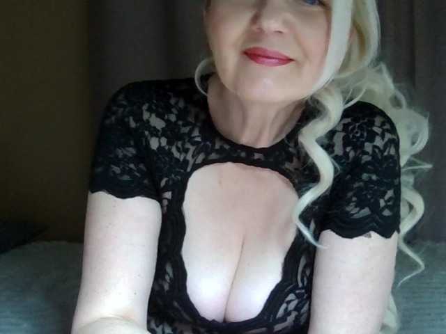 Mellica's BongaCams show and profile