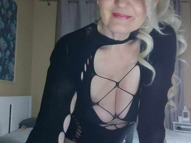 Mellica's BongaCams show and profile