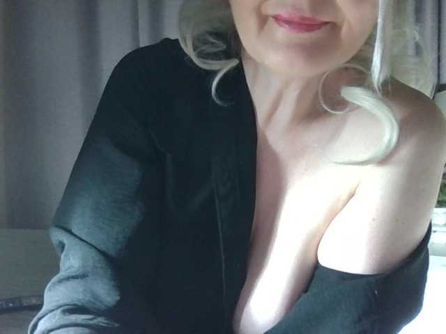 Mellica's BongaCams show and profile