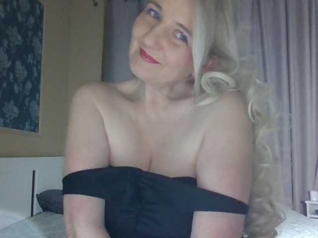 Mellica's BongaCams show and profile