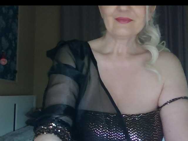 Mellica's BongaCams show and profile